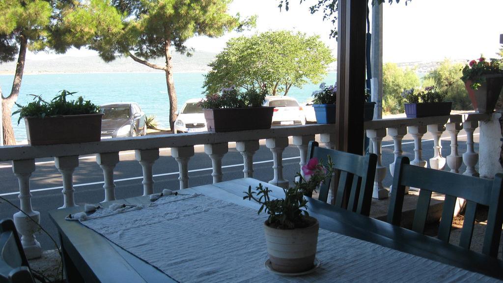 Ayvalik Dostlar Pansiyon Apartment Екстериор снимка