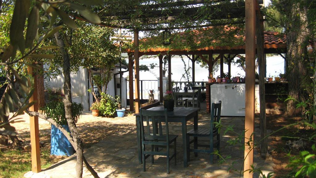 Ayvalik Dostlar Pansiyon Apartment Екстериор снимка